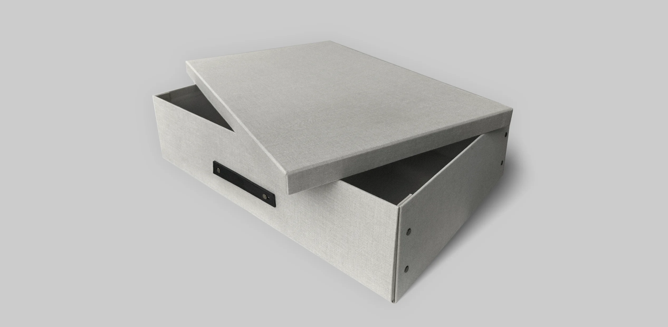 Короб для зберігання 620x420×160мм. Оздоблення: Тканина Light Grey, ручка: Шкіра Graphite